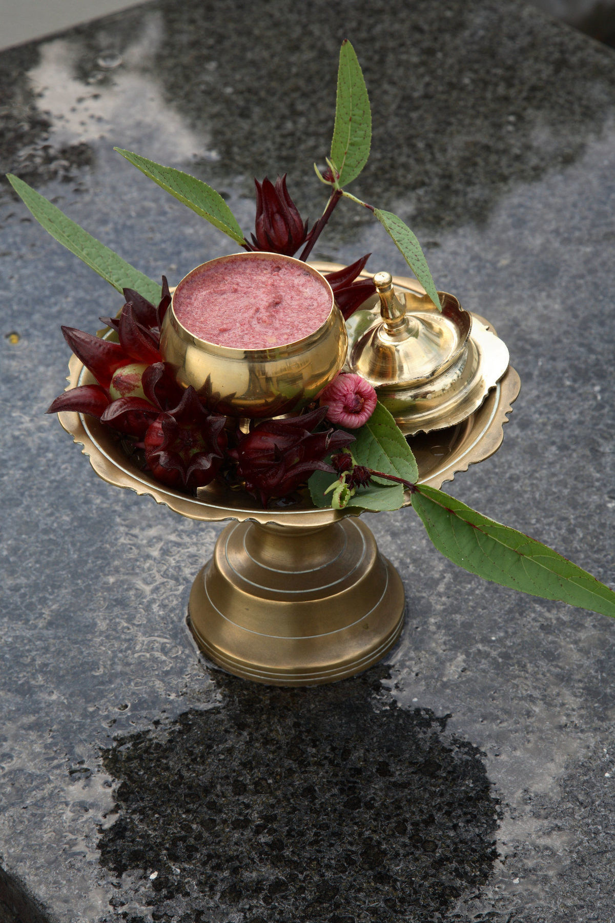 Tanjong Jara Resort, Terengganu - A Small Luxury Hotels Of The World Dungun Eksteriør billede A brass thali with a bell, flowers and a pot of halwa