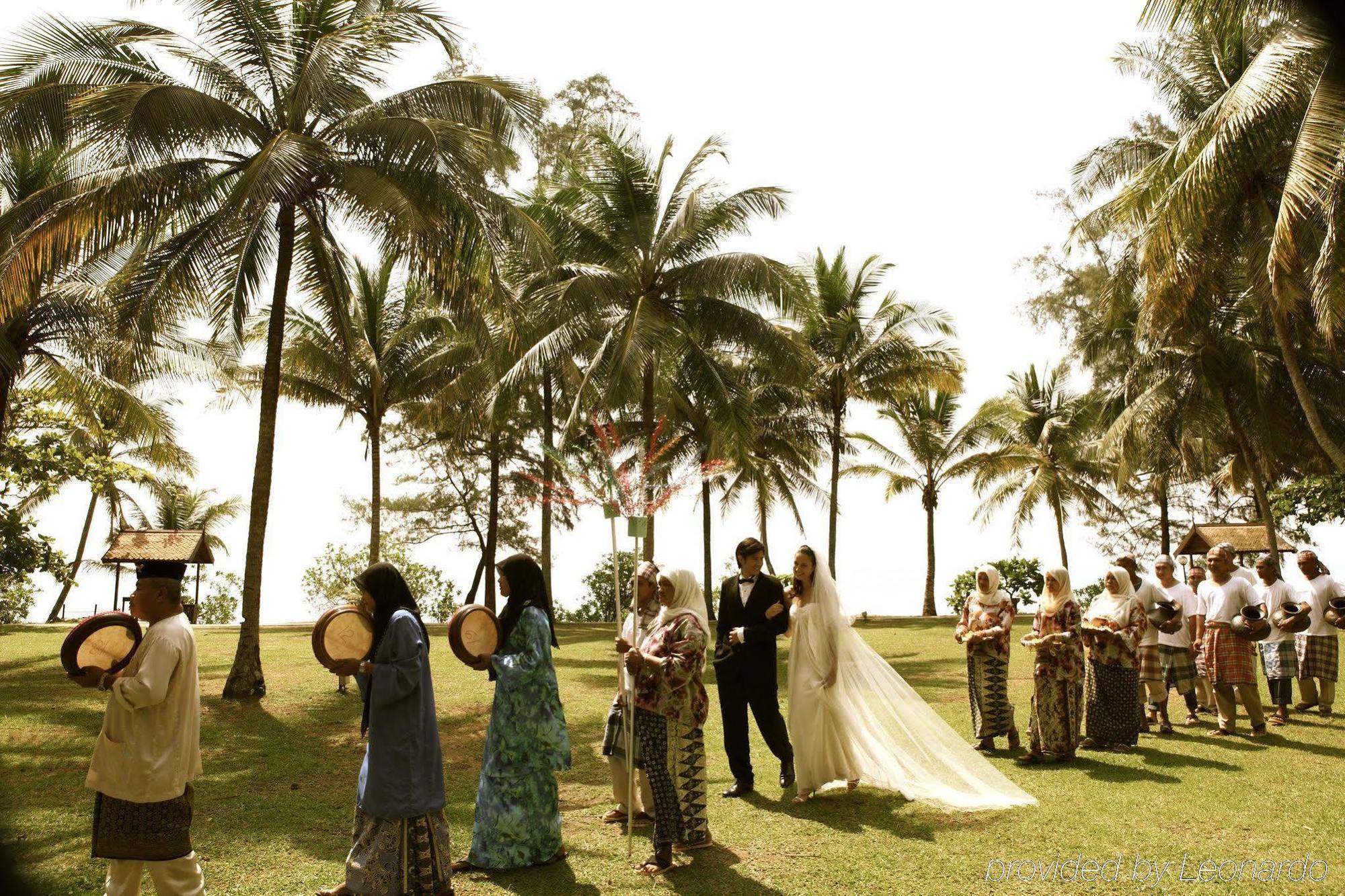 Tanjong Jara Resort, Terengganu - A Small Luxury Hotels Of The World Dungun Eksteriør billede A wedding in Fiji