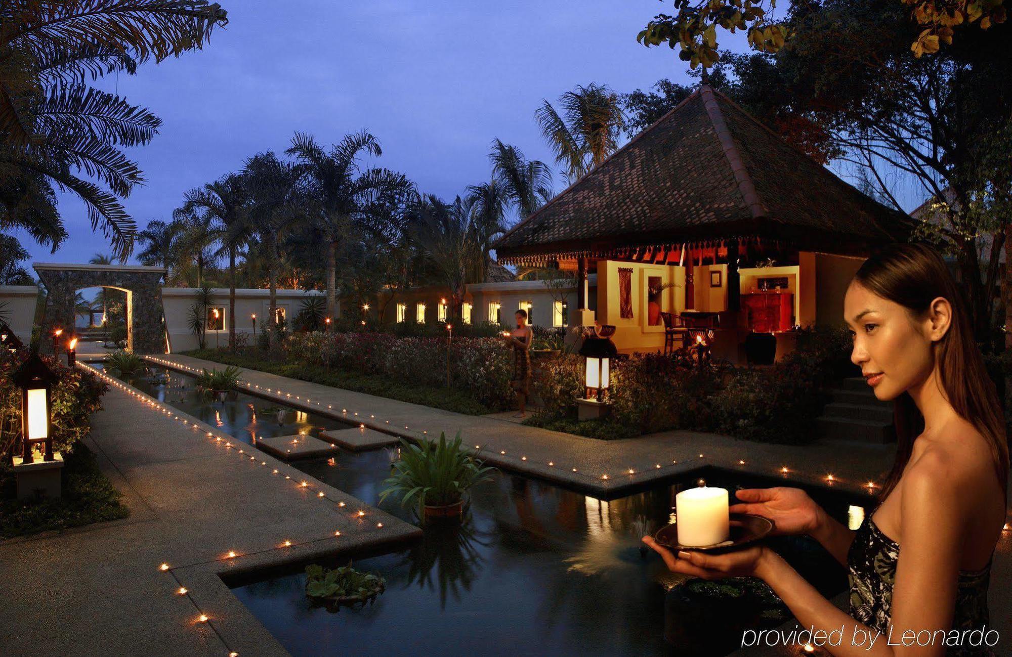 Tanjong Jara Resort, Terengganu - A Small Luxury Hotels Of The World Dungun Eksteriør billede The resort at night