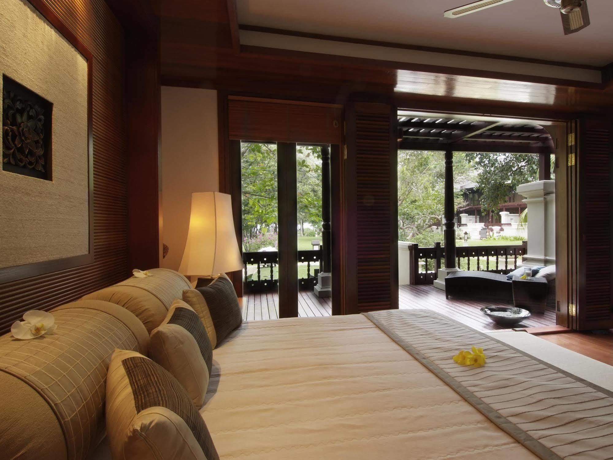 Tanjong Jara Resort, Terengganu - A Small Luxury Hotels Of The World Dungun Eksteriør billede A bedroom at the resort